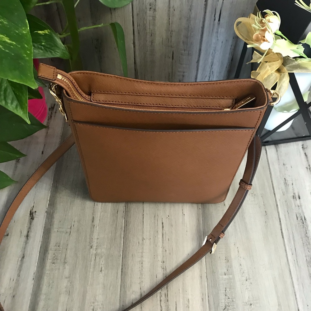 Michael Kors Hamilton Messenger Bag - Picture 5 of 7